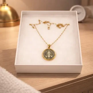 Cadena con medalla de San Benito